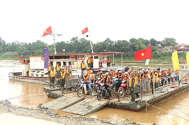 Lữ đoàn 249 vận hành phà tại cầu Phong Châu từ 15h hôm nay