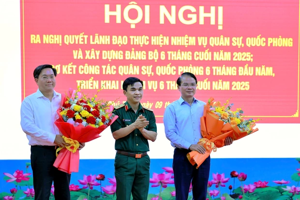 Ra Nghị quyết thực hiện nhiệm vụ quân sự, quốc phòng