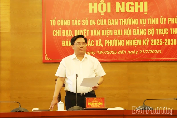 Tổ công tác số 4 duyệt Văn kiện Đại hội Đảng bộ 8 xã
