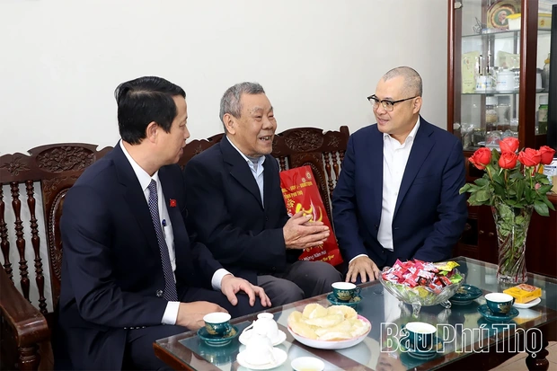 Bí thư Tỉnh ủy Phạm Đại Dương thăm, chúc Tết và tặng quà người có công, gia đình chính sách