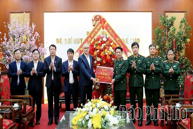 Bí thư Tỉnh ủy Phạm Đại Dương thăm, chúc Tết cán bộ, chiến sĩ Bộ CHQS tỉnh