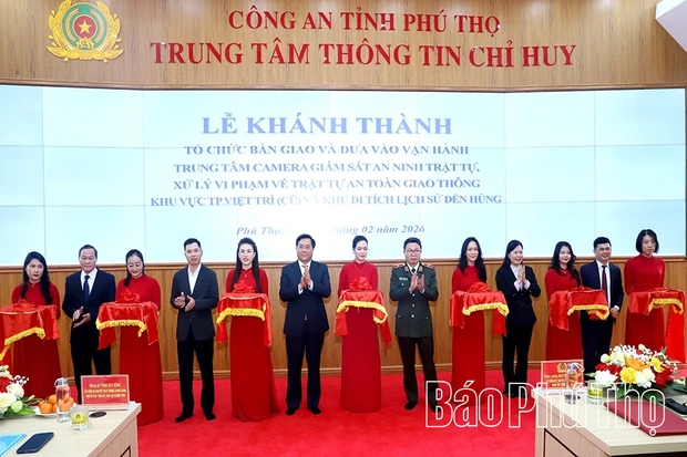 Chủ tịch UBND tỉnh Trần Duy Đông cắt băng khánh thành Trung tâm Camera giám sát an ninh trật tự, xử lý vi phạm về trật tự ATGT
