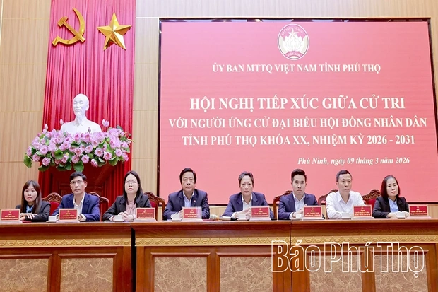 Phó Bí thư Tỉnh ủy Nguyễn Mạnh Sơn và các ứng cử viên đại biểu HĐND tỉnh tiếp xúc cử tri