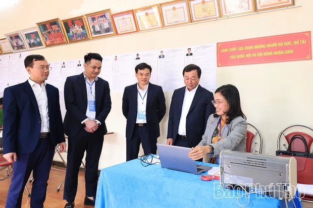 Phó Bí thư Thường trực Tỉnh ủy Bùi Văn Quang kiểm tra công tác tổ chức bầu cử tại một số xã, phường trên địa bàn tỉnh