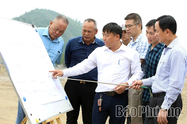 Phó Chủ tịch UBND tỉnh Quách Tất Liêm kiểm tra một số dự án giao thông khu vực Hòa Bình