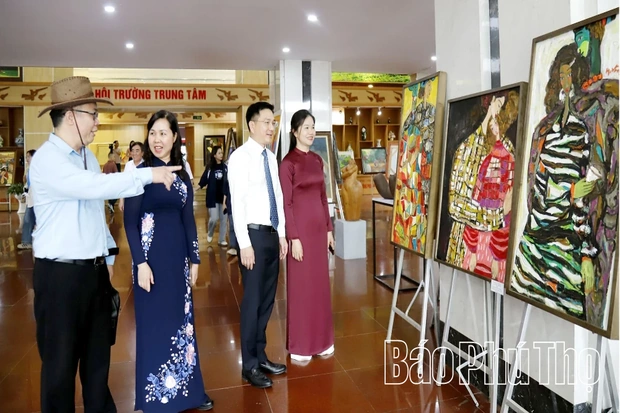 Khai mạc Triển lãm giao lưu mỹ thuật quốc tế “Dòng chảy văn hóa”