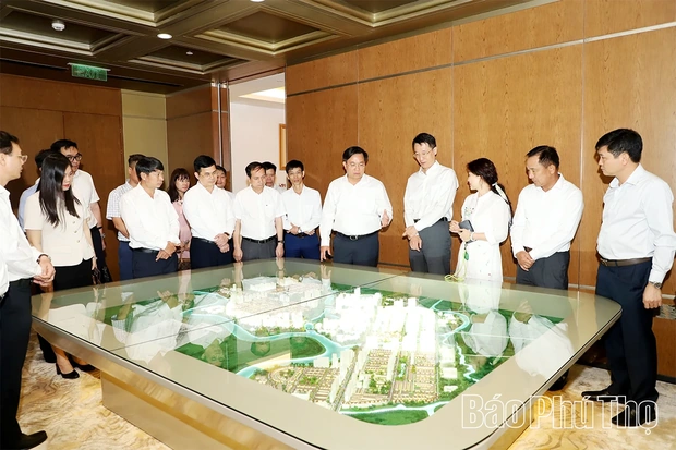 Chủ tịch UBND tỉnh Trần Duy Đông thăm và làm việc tại Khu đô thị Phú Mỹ Hưng Urban Area
