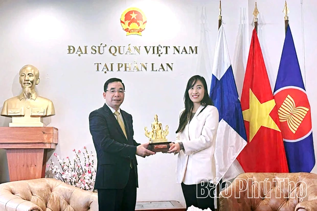 Đoàn công tác tỉnh Phú Thọ thăm và làm việc với Đại sứ quán Việt Nam tại Cộng hòa Phần Lan