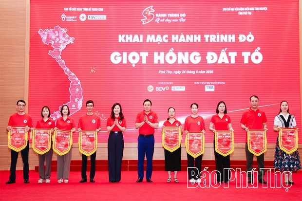 Khai mạc chương trình Hành trình Đỏ “Giọt hồng Đất Tổ” năm 2026