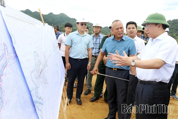 Provincial Chairman Tran Duy Dong Inspects Progress of Hoa Binh–Moc Chau Expressway Project