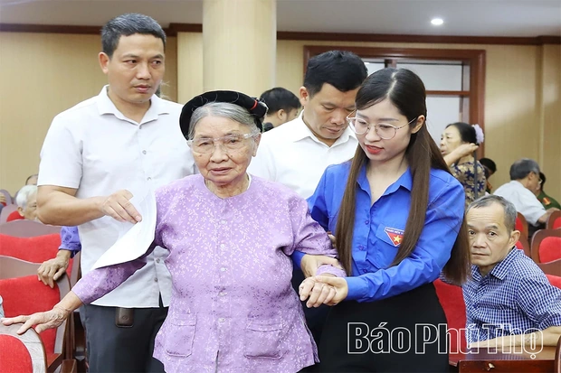 Ngời sáng đạo lý “Uống nước nhớ nguồn”