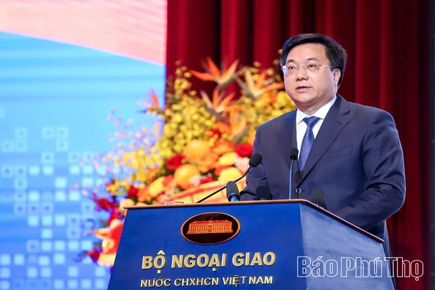 Phiên toàn thể về ngoại giao phục vụ phát triển đất nước trong giai đoạn mới