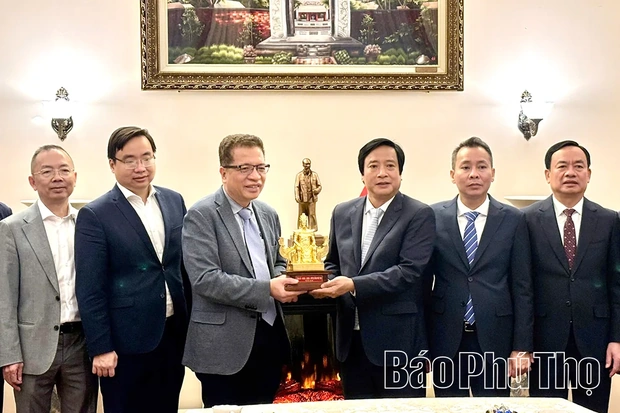Lãnh đạo tỉnh Phú Thọ thăm và làm việc với Đại sứ quán Việt Nam tại Liên bang Nga