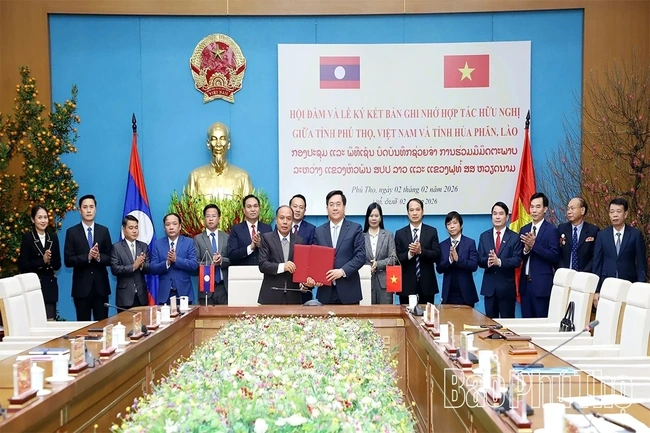 Signing of Memorandum of Understanding on Friendly Cooperation between Phu Tho and Houaphanh Provinces