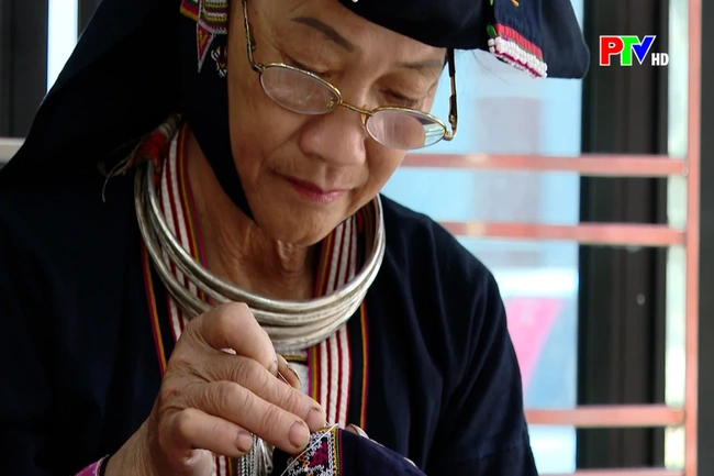 The cultural beauty of the Dao Quan Chet people