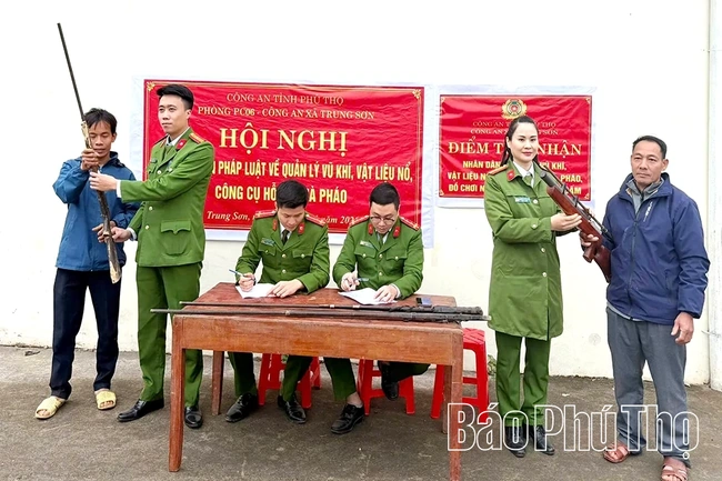 Tăng cường vận động, thu hồi vũ khí, vật liệu nổ, công cụ hỗ trợ