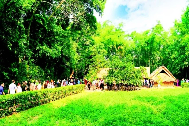 Hành trình về cội nguồn và khát vọng vươn lên