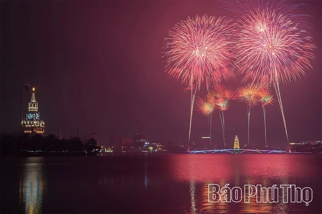 Brilliant Fireworks Welcome the Year of the Horse 2026