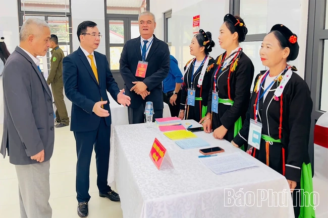 Phó Bí thư Tỉnh ủy Bùi Huy Vĩnh kiểm tra công tác bầu cử tại một số địa phương