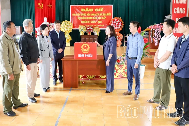 Đoàn ĐBQH tỉnh giám sát công tác triển khai bầu cử tại các xã Thượng Cốc, Đại Đồng, Mường Bi và Toàn Thắng