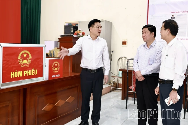 Kiểm tra công tác chuẩn bị bầu cử tại 2 xã Tam Đảo và Tam Dương