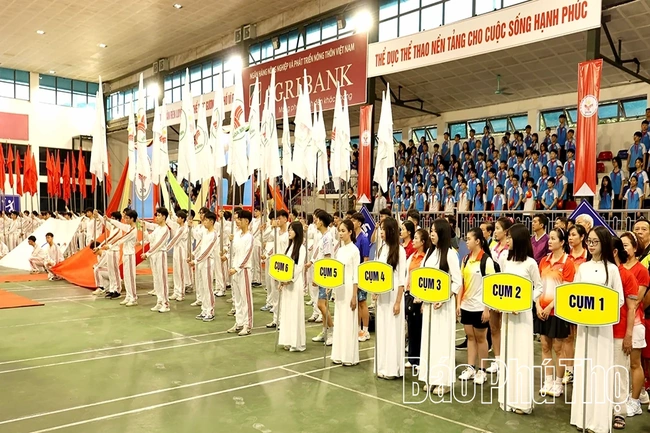 90 vận động viên tham gia Đại hội Thể dục thể thao phường Hòa Bình lần thứ I