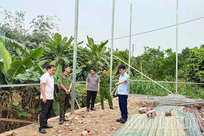 Xã Vĩnh Phú: Hỗ trợ các hộ dân tháo dỡ công trình vi phạm, kiên quyết xử lý, không để phát sinh mới