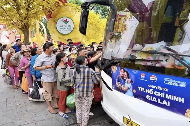 Công đoàn lấy ý kiến lao động về hoán đổi ngày nghỉ bù để nối dài nghỉ lễ