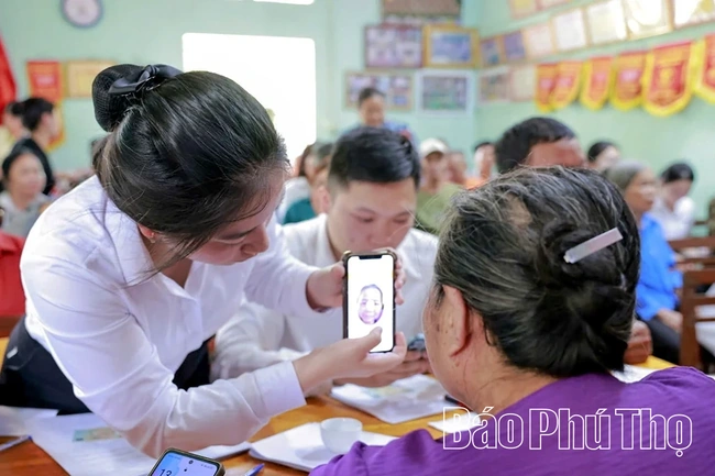 Triển khai, hướng dẫn chi trả các chế độ an sinh xã hội không dùng tiền mặt