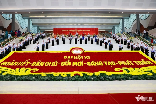Tiếng chiêng Mường ngân vang tại Đại hội Mặt trận Tổ quốc Việt Nam