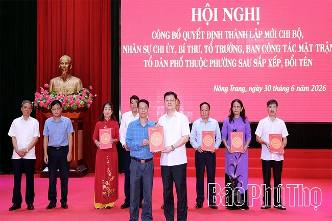 Phường Nông Trang thành lập 9 tổ dân phố, 9 chi bộ mới sau sắp xếp