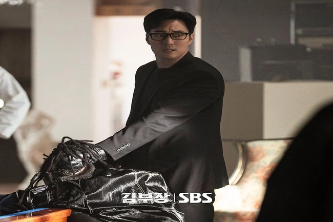 So Ji Sub: Sự trở lại ngoạn mục của ngôi sao càng nổi tiếng càng kín tiếng