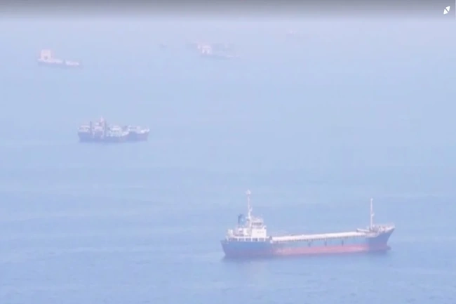 Iran tìm lối mở tại Hormuz giữa sức ép kinh tế
