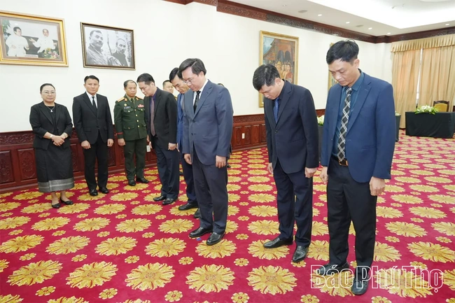 Lãnh đạo tỉnh Phú Thọ viếng Chủ tịch Quốc hội Lào