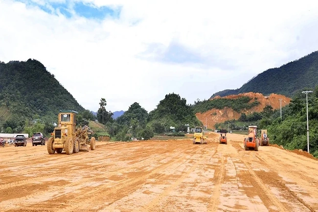 Đà Bắc phấn đấu hoàn thành giải phóng mặt bằng cao tốc Hòa Bình - Mộc Châu trong tháng 8/2026
