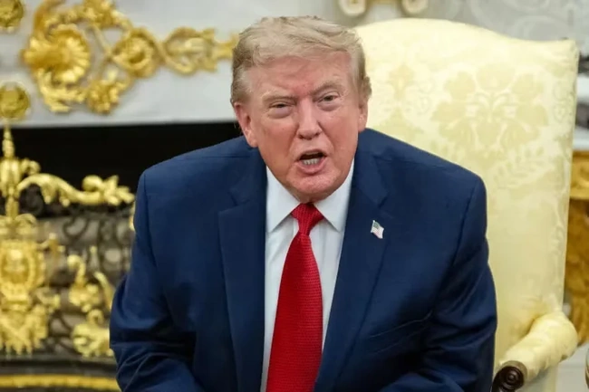 Tổng thống Trump phủ nhận đàm phán, tuyên bố eo biển Hormuz là “lãnh thổ mới của Mỹ”