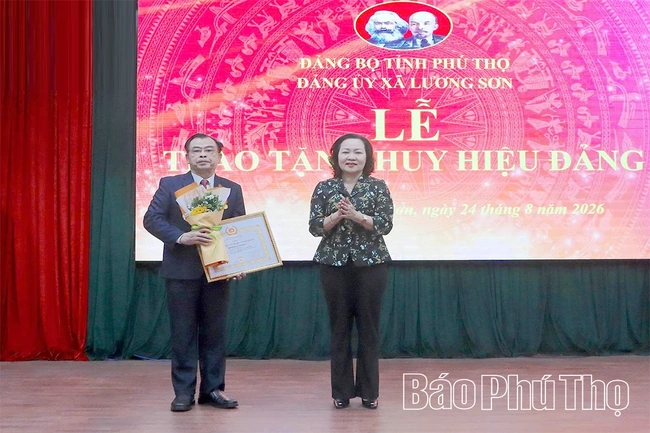 Phó Chủ tịch HĐND tỉnh Nguyễn Thị Cẩm Phương làm việc với Đảng ủy xã Lương Sơn về sắp xếp cơ sở giáo dục công lập