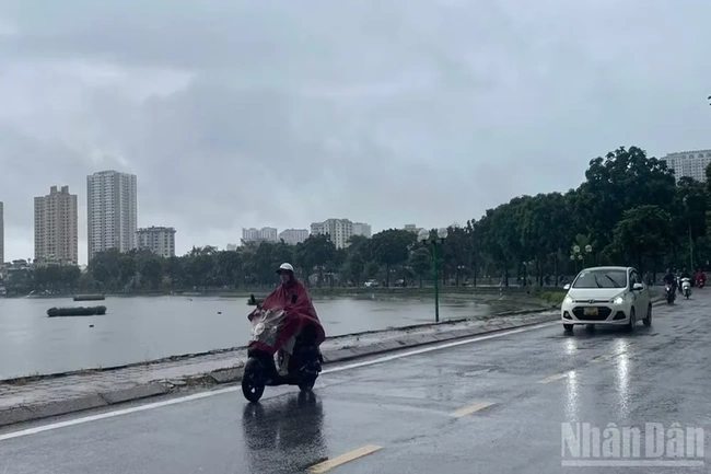 Thời tiết ngày 26/8: Bắc Bộ có lúc có mưa rào và dông; áp thấp nhiệt đới ở phía bắc đảo Hải Nam (Trung Quốc)