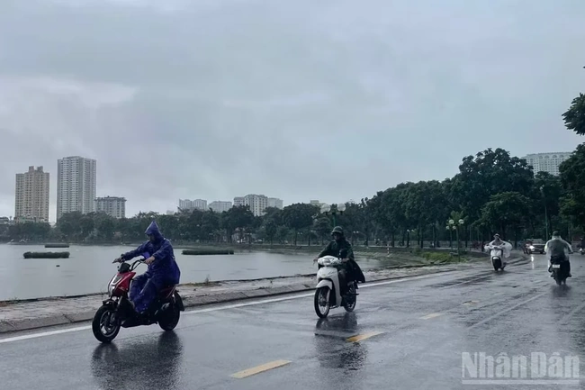 Thời tiết ngày 15/9: Mưa rào và dông trên cả nước, Hà Nội có mưa to đến rất to