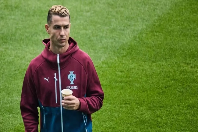 Cristiano Ronaldo rời đội tuyển Bồ Đào Nha giữa những nghi vấn bất đồng