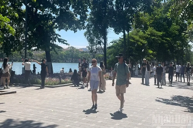 Thời tiết ngày 7/10: Bắc Bộ ngày nắng, sáng sớm và đêm trời lạnh; thành phố Huế có mưa to đến rất to