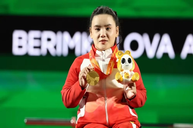 Hai lực sĩ Trung Quốc viết câu chuyện phi thường tại Asian Para Games 5 - 2026