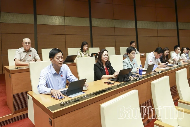 Quốc hội thảo luận ở hội trường về các dự án Luật Đất đai (sửa đổi), Luật Phát triển doanh nghiệp nhỏ và vừa