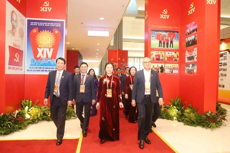 Các đại biểu tỉnh Phú Thọ dự ngày làm việc thứ tư Đại hội XIV của Đảng