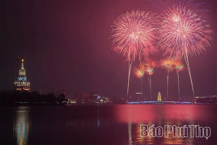 Brilliant Fireworks Welcome the Year of the Horse 2026