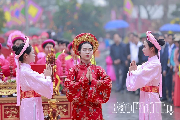 Vẻ đẹp “trong veo”, thuần khiết nơi đất Mẫu
