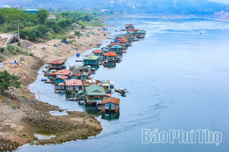 Mùa cạn ở vùng hạ lưu Thủy điện Hoà Bình