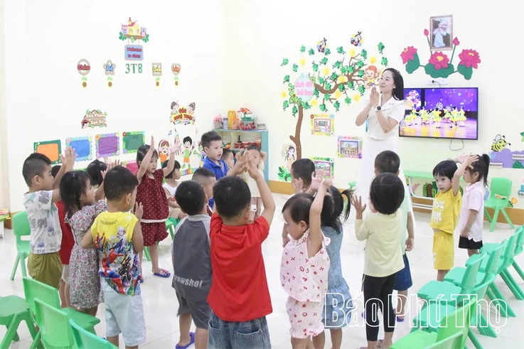 Khoảnh khắc dưới mái trường