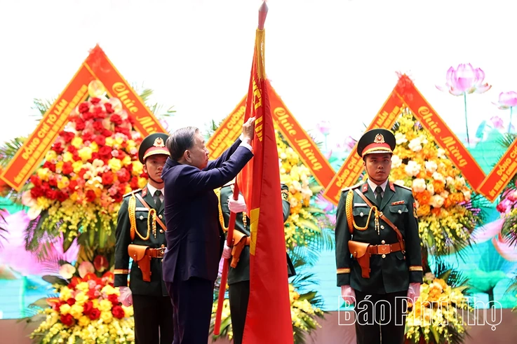 Tổng Bí thư, Chủ tịch nước Tô Lâm trao danh hiệu Anh hùng Lực lượng vũ trang nhân dân tặng Quân khu 2
