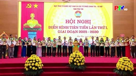 Gương sáng mặt trận